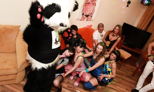 Русские ребята умею устраивать отличные секс вечеринки с телками