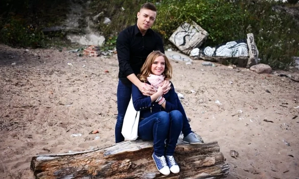 Пацык решил чпокнуть свою новую девченку на бревне