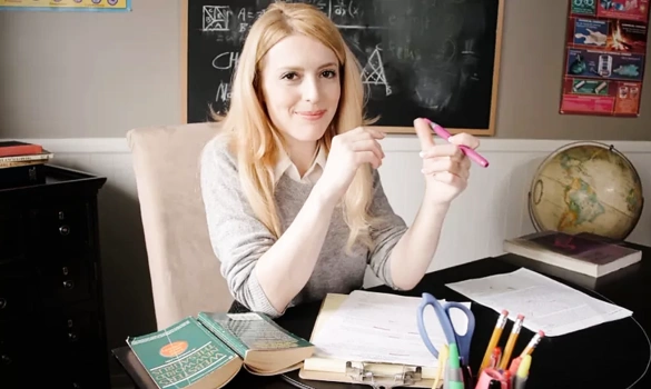 Свиду скромная училка любит жесткий секс и когда её ебут заливая киску спермой