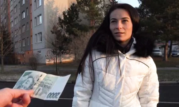 Секс за деньги на улице - развел и трахнул брюнетку за пару крон