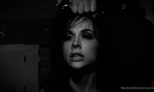 Американские копы 30-х годов разрывают сексуальную сучку в жестком ганг банге