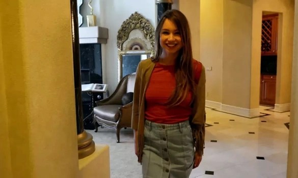 Милая и очень симпатичная студентка пока еще не знает что это будет лучший секс в её жизни