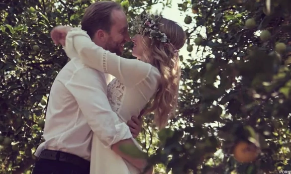 Красивое порно видео влюбленной девушки с романтиком который реально мачо в постели