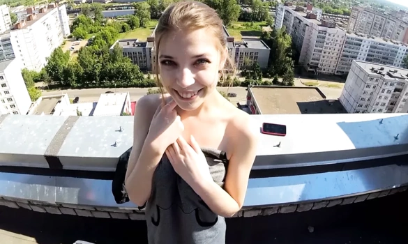 Реальный русский секс на крыше с веселой подругой которая любит еблю с парнем в самых необычных местах