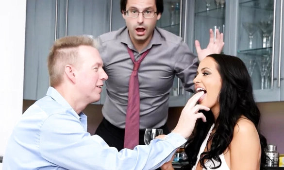 Пьяный куколд смотрит как друг трахает его девушку и ничего не делает