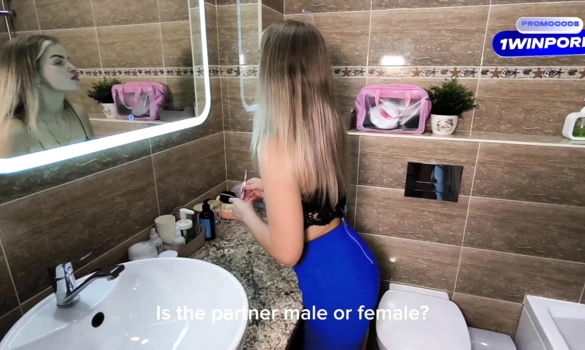 Сводная сестра собирается на свидание, но перед тем потрахается со мной