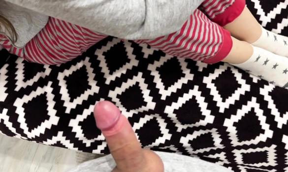 Сводная сестра-милашка очень сильно любит секс