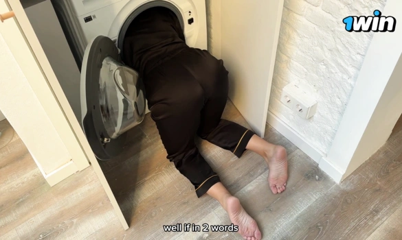 Сочный секс со сводной сестрой со спермой внутрь