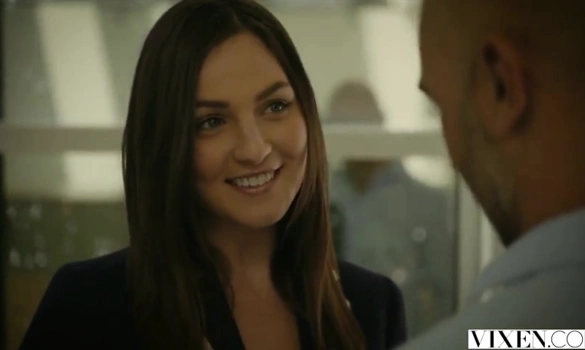 Милашка занимается сексом с начальником и очень радует его