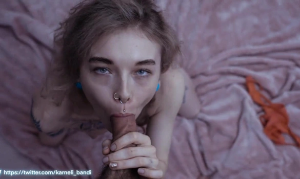 Соседка классно сосет член и наслаждается сексом