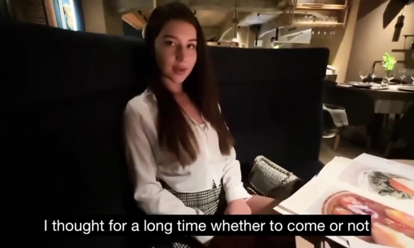 Не смог пройти мимо и решил познакомится с девушкой