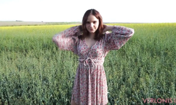 Приехали с девушкой на природу, потому что давно хотели попробовать секс по среди красивого поля